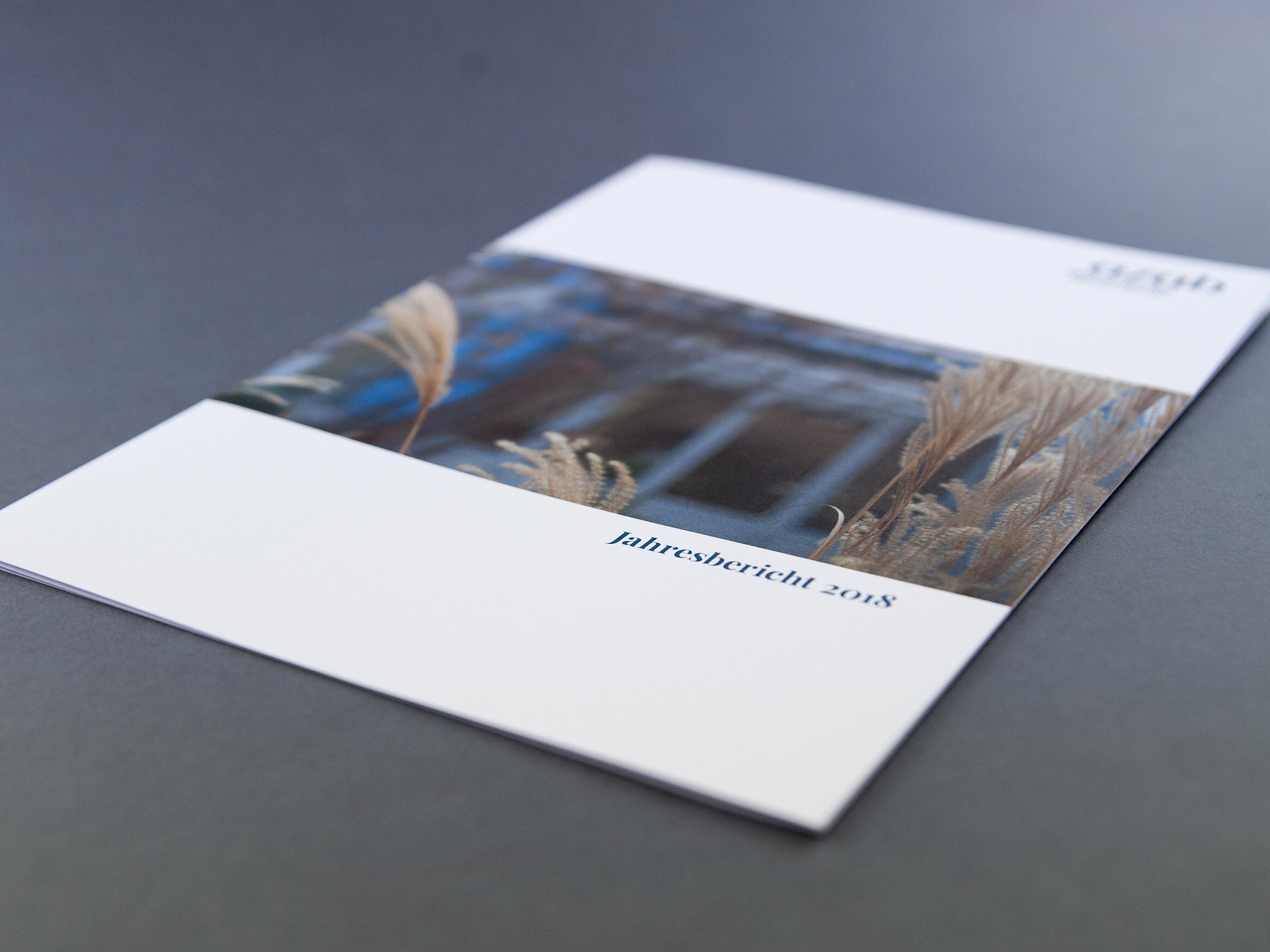 Jahresbericht für AZAB by Kommunikationsagentur bom! communication